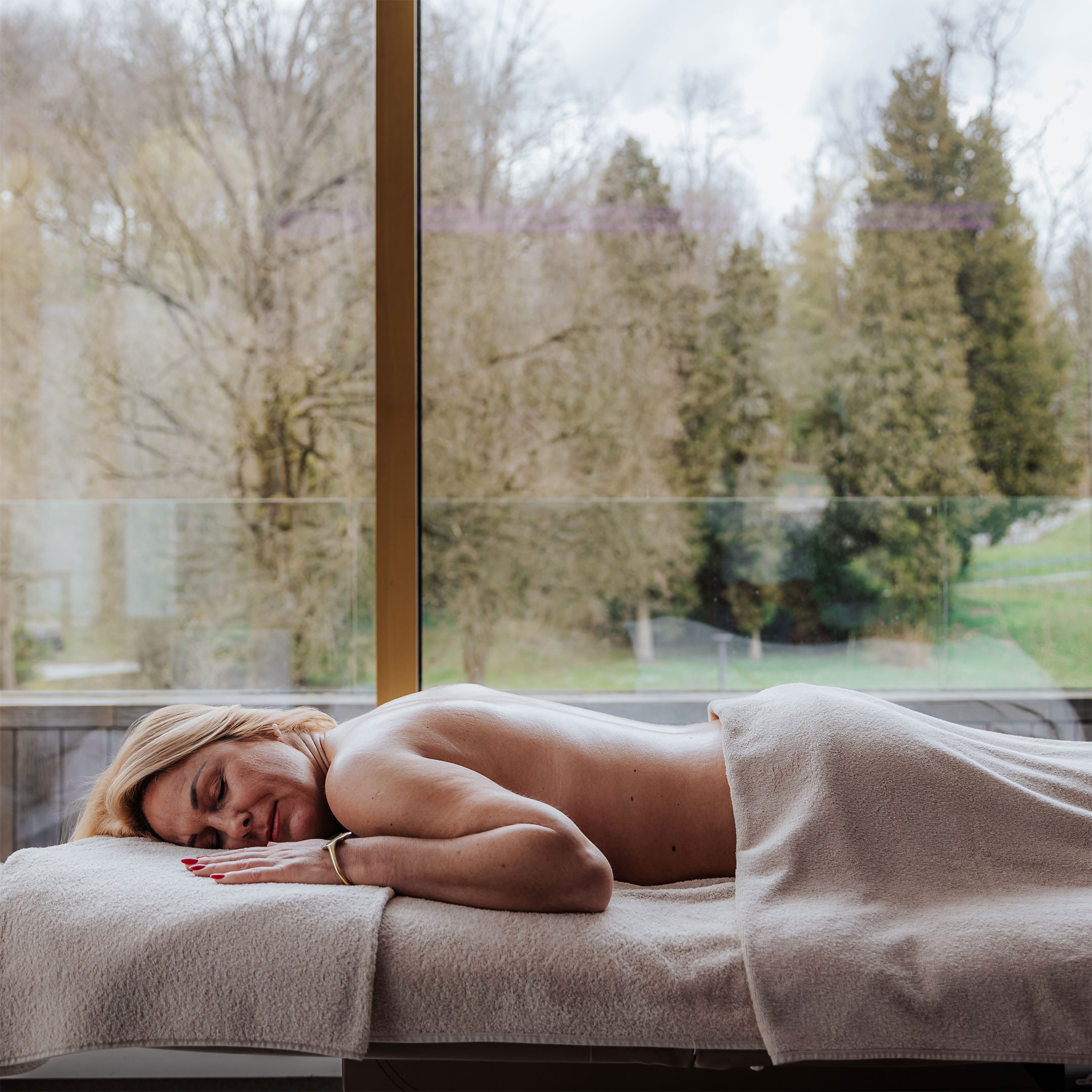 Roi mango body and face massage combined with a wrap