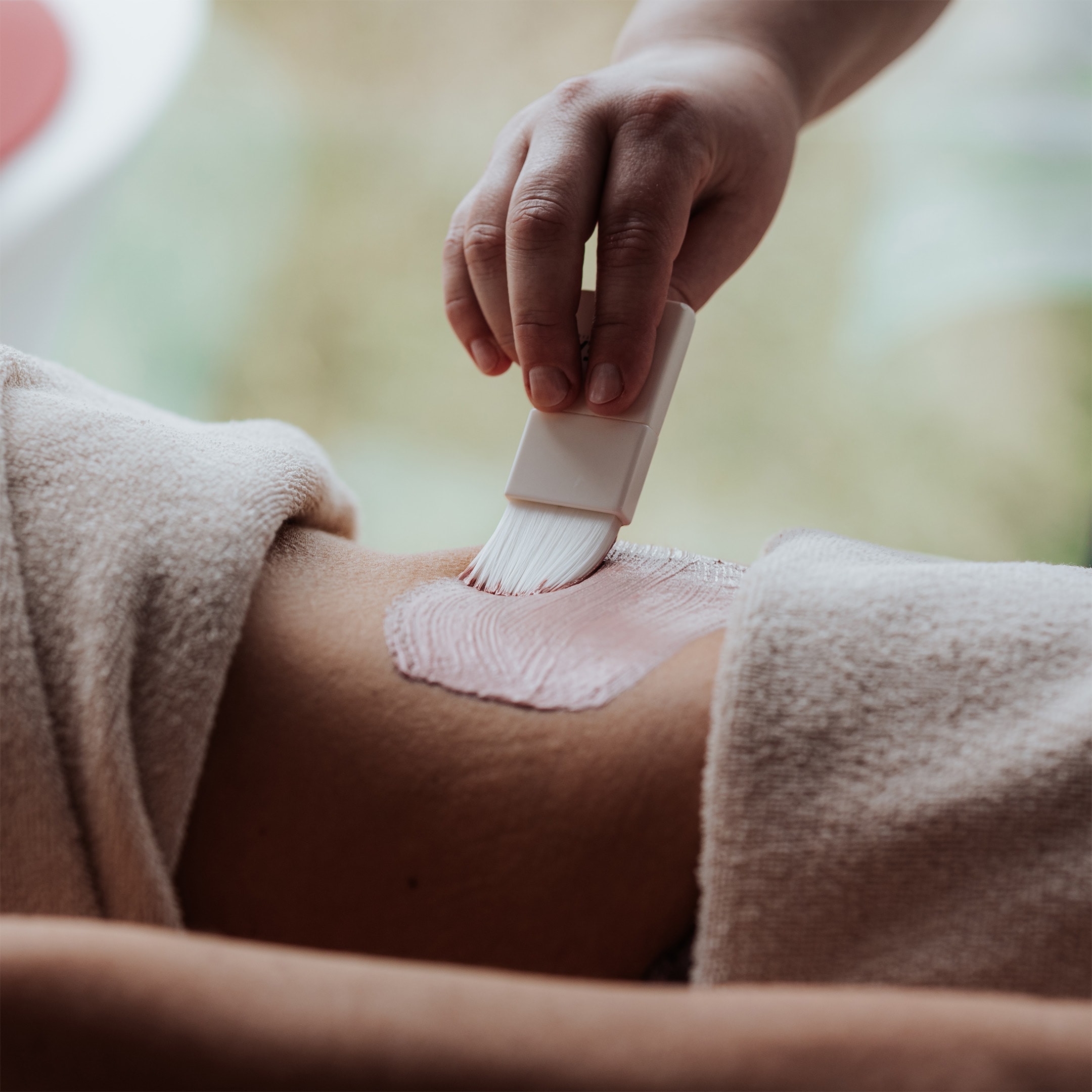 Roi mango body and face massage combined with a wrap - Image 5