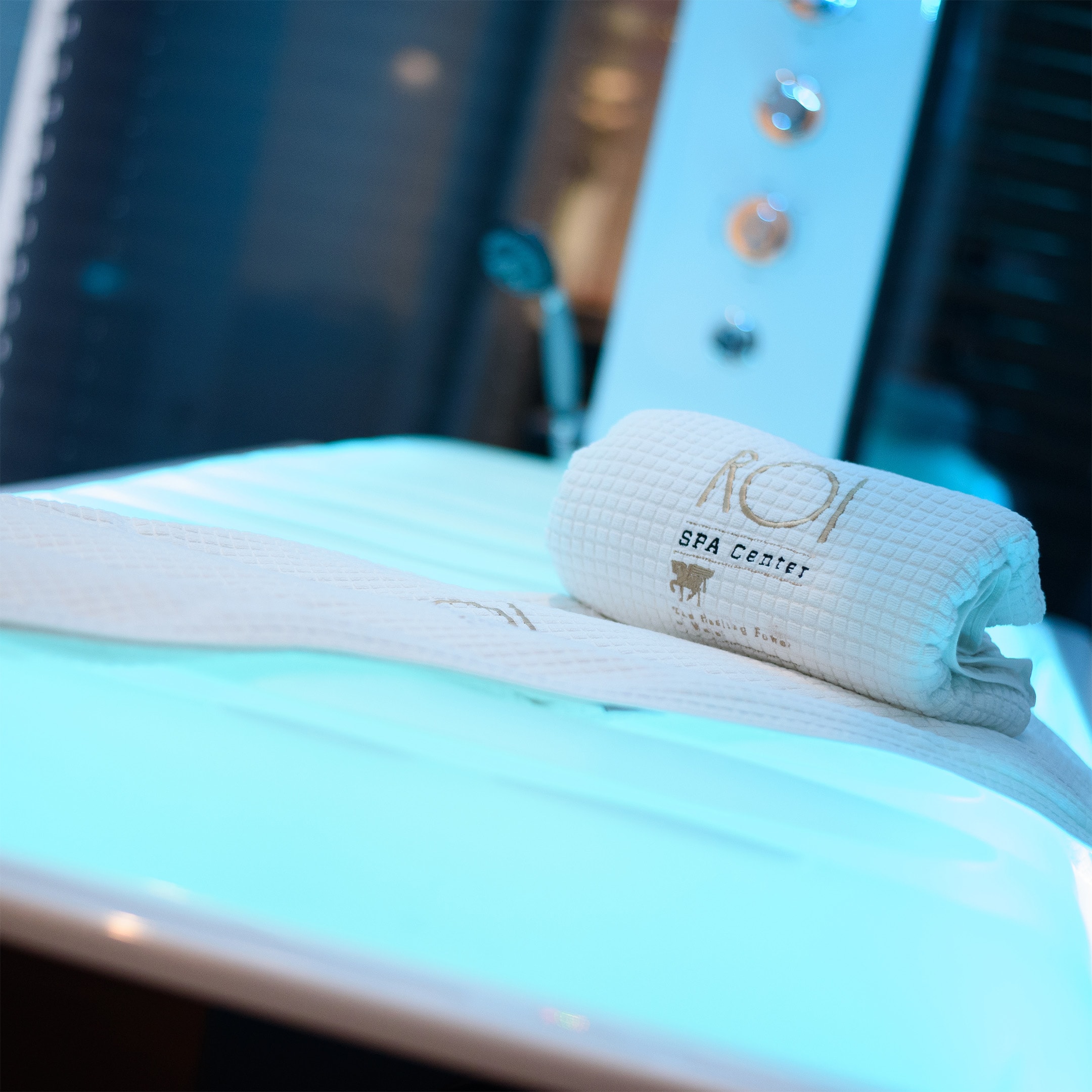 Roi mango wrap on a waterbed - Image 2