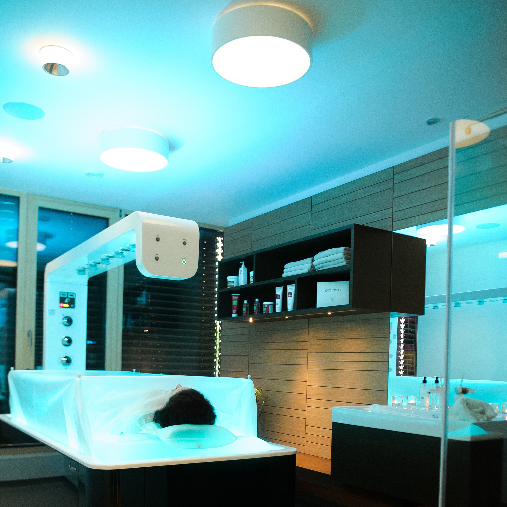 Roi mango wrap on a waterbed - Image 3